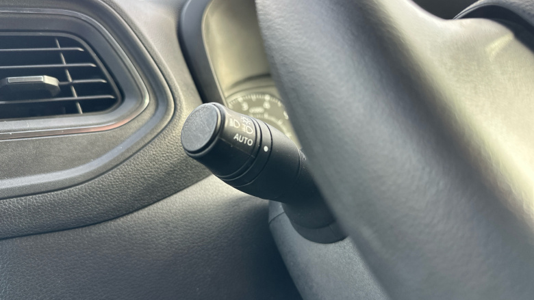 Renault Master Mwb Diesel Fwd MM35 Blue dCi 135 Advance Medium Roof Van